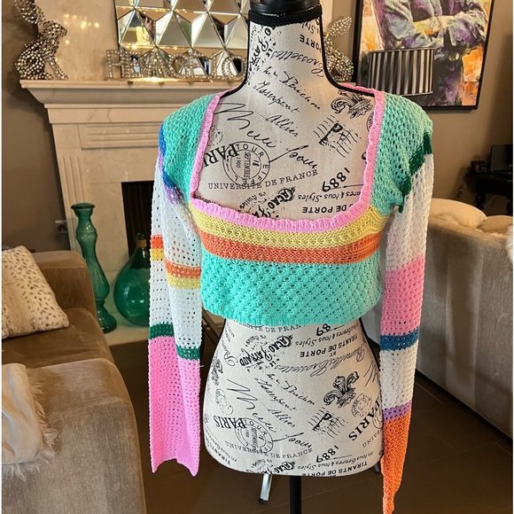 Sheila Simone Crochet Cropped Sweater - Picture 5 of 13